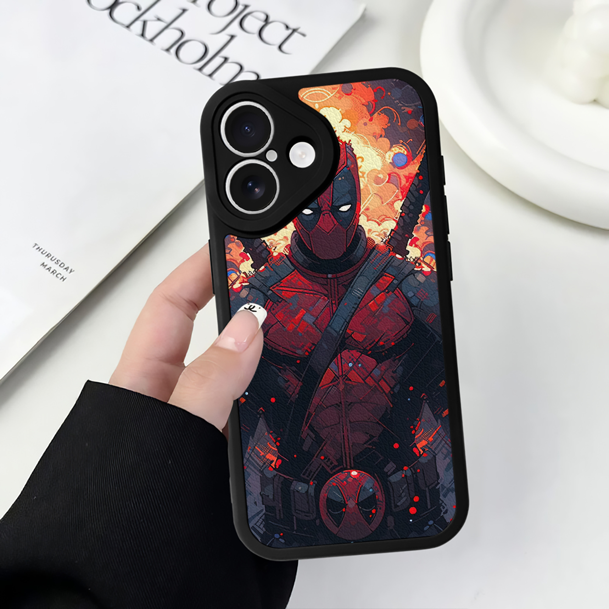 （画像用） Deadpool デッドプール 【iPhone 16シリーズ対応】シリコンスマホケース（レザー調） 材質：シリコン